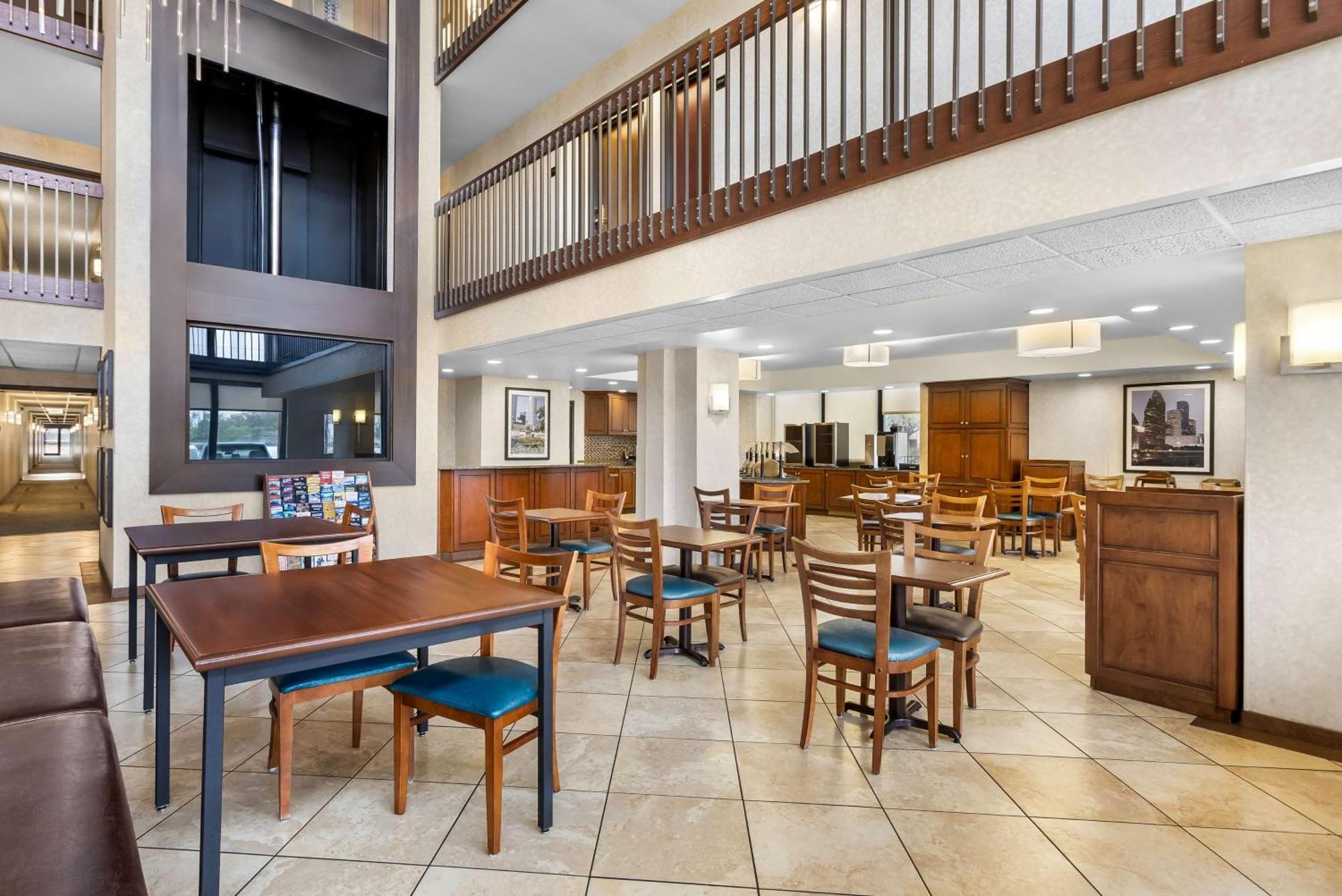 Sonesta Essential Houston Hobby Airport Hotel Exterior photo